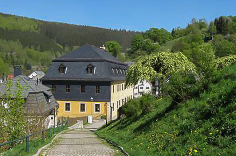 herrenhaus3 1 768x507