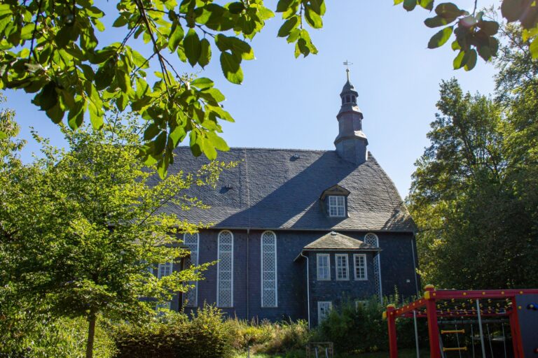 Kirche 2 768x512