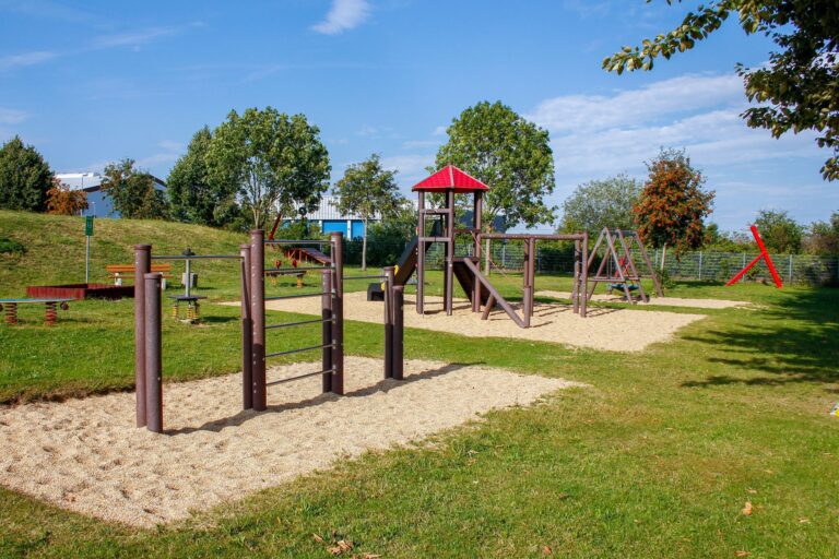 Spielplatz Grossbreitenbach 2 768x512