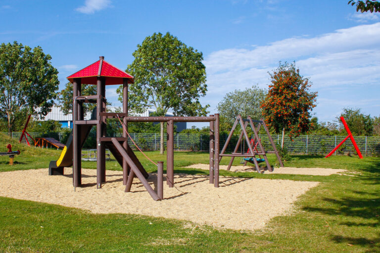 Spielplatz Grossbreitenbach 3 768x512