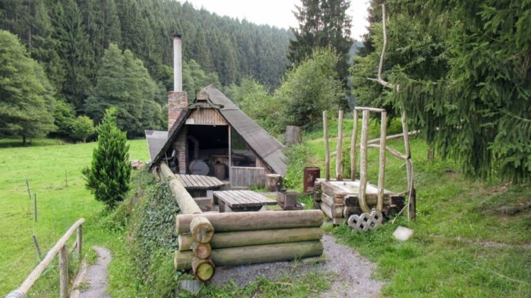 Schutzhuette im Boehlener Tal 1 768x432