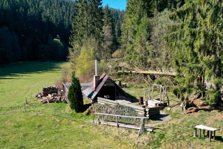 Schutzhuette im Boehlner Tal 1 768x512