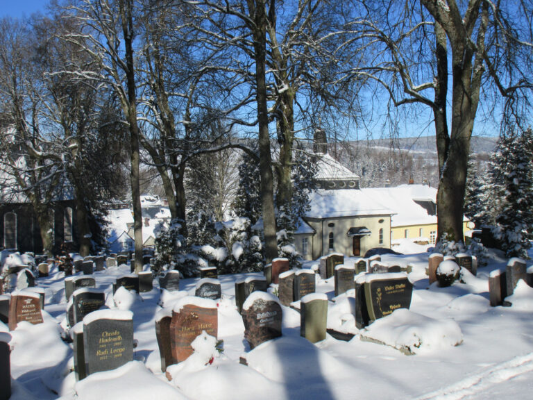 Friedhof 8 768x576