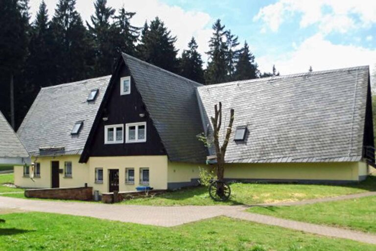 Rennsteig Wanderhuette 001 768x512