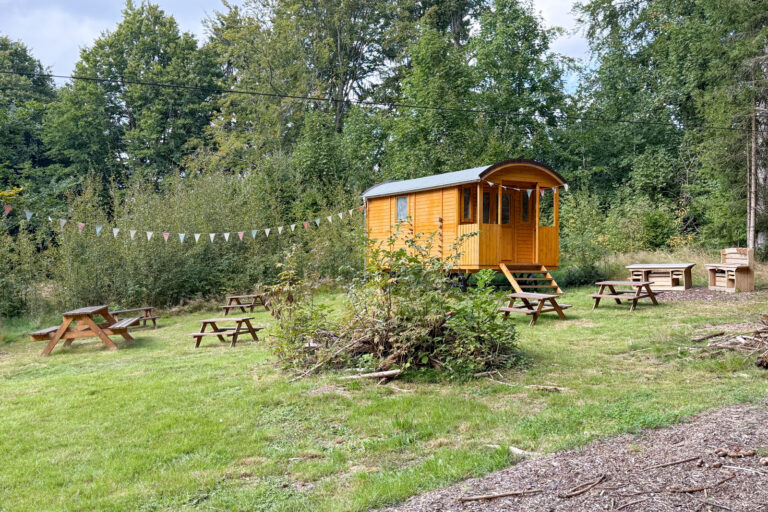 Waldspielplatz Grossbreitenbach 001 768x512
