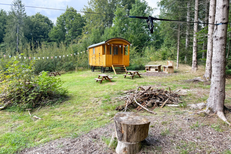 Waldspielplatz Grossbreitenbach 002 768x512