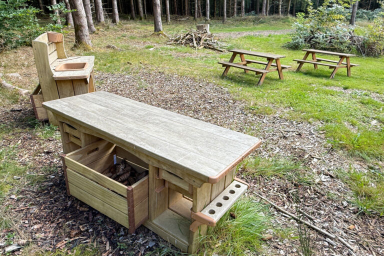 Waldspielplatz Grossbreitenbach 004 768x512