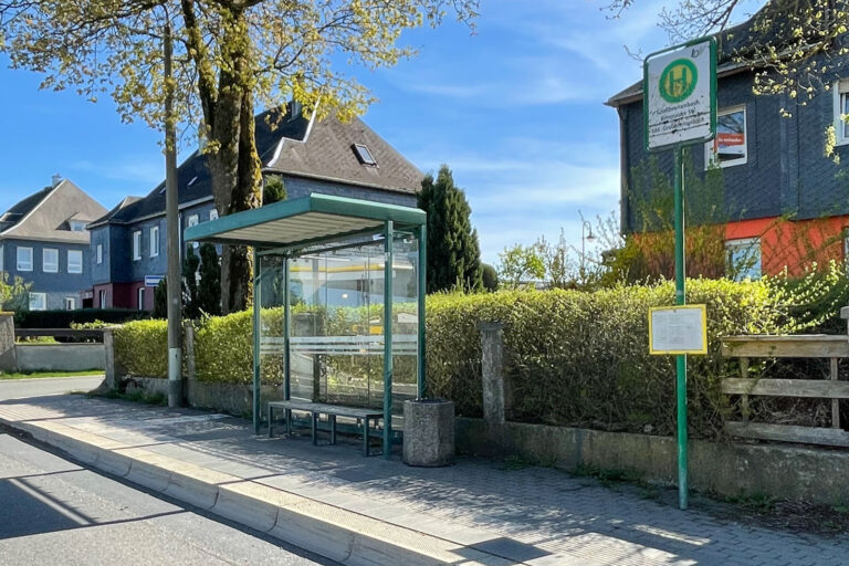 Bushaltestelle Grossbreitenbach Ilmenauer Strasse 003 768x512