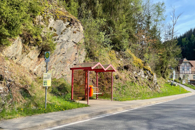 Bushaltestelle Katzhuette Bahnhof 002 768x512