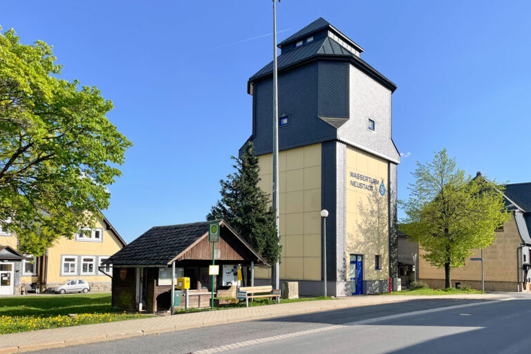 Bushaltestelle Neustadt Wasserturm 001 768x512